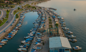 BOSTANLI BALIKÇI BARINAĞI